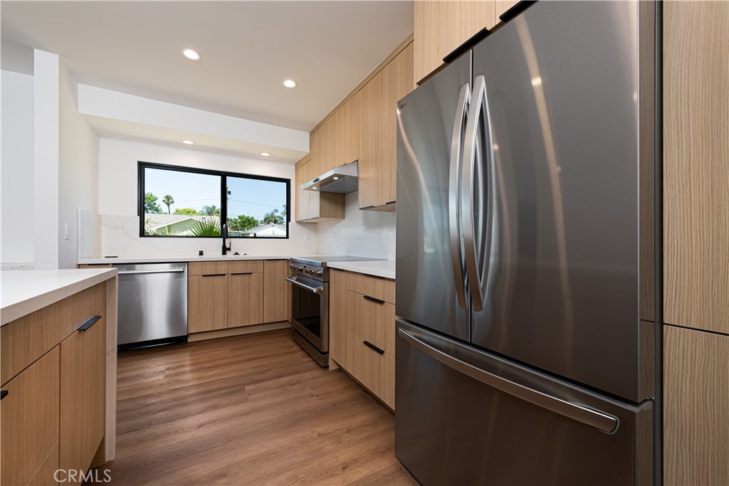 7008 Aura Property Photo 12
