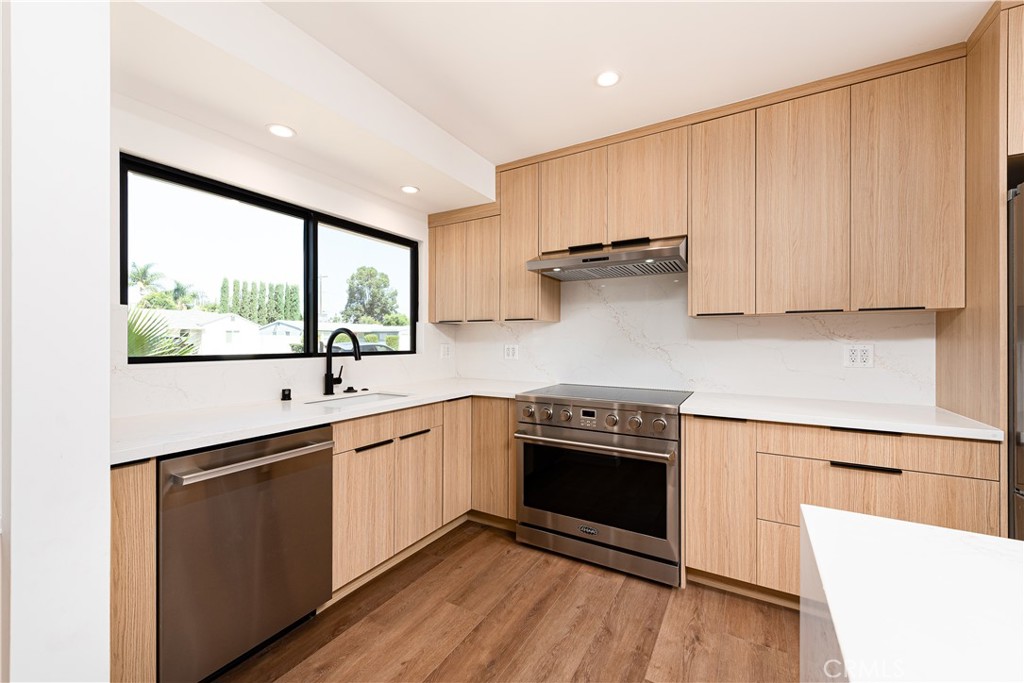 7008 Aura Property Photo 14