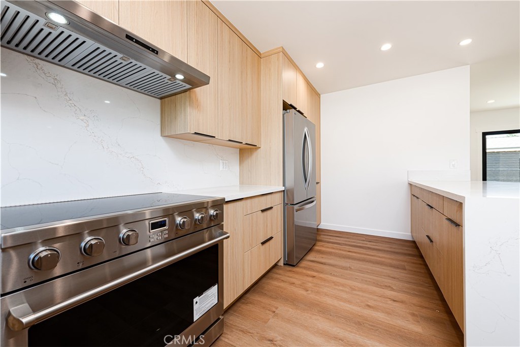 7008 Aura Property Photo 15
