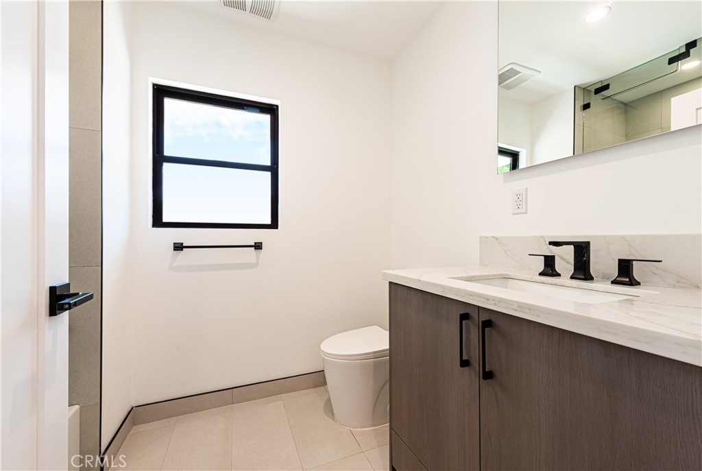 7008 Aura Property Photo 19