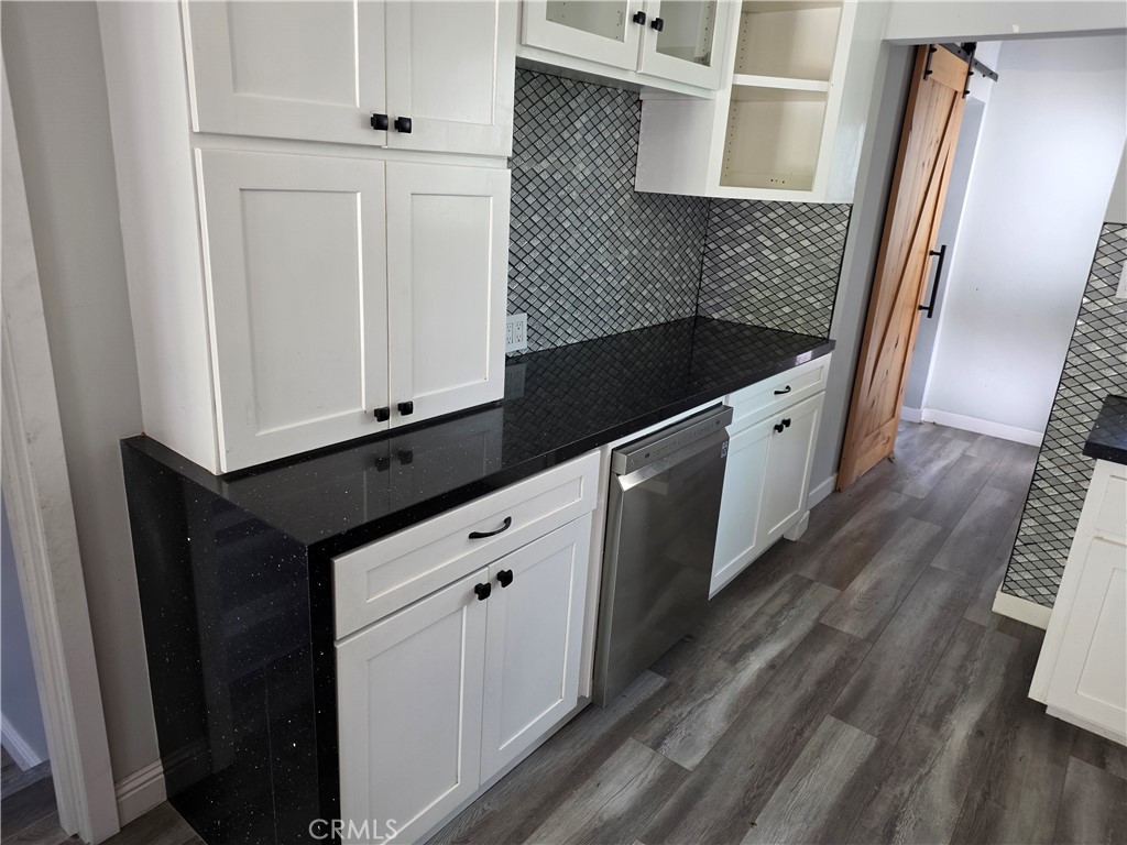 5779 Enfield Property Photo 3