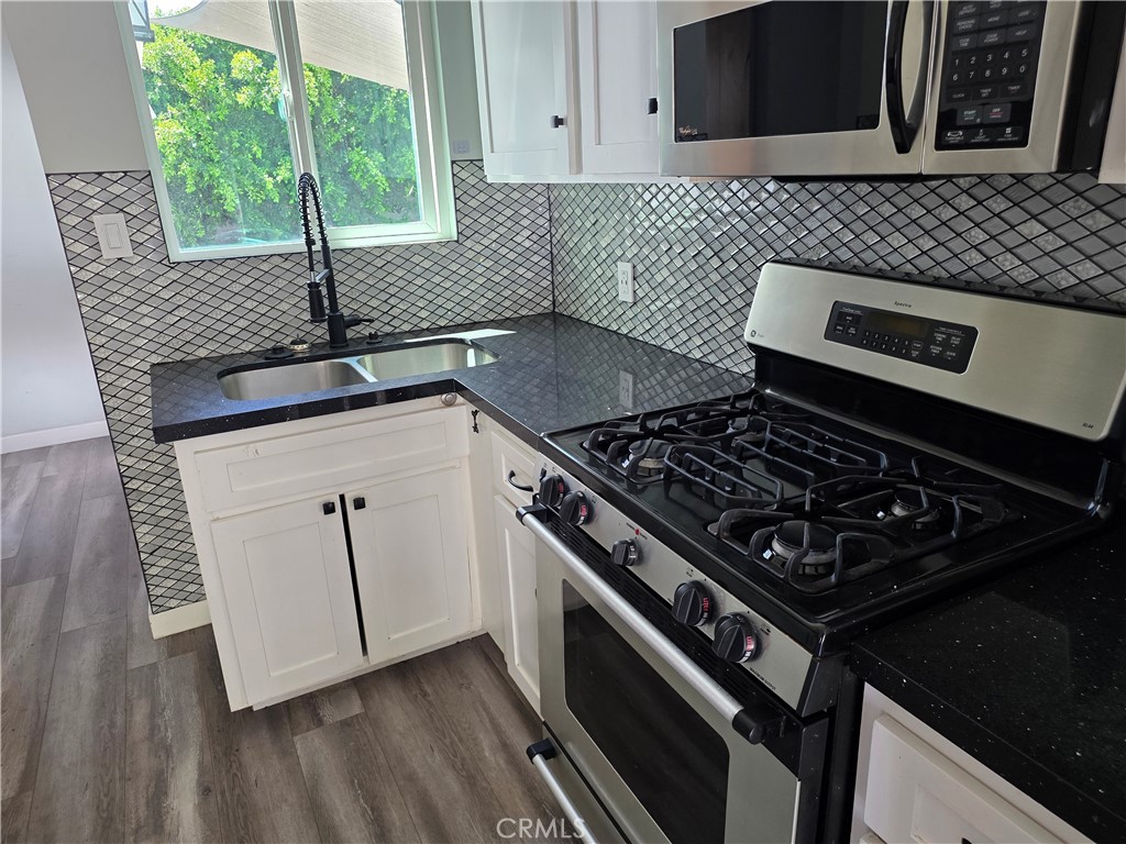 5779 Enfield Property Photo 4