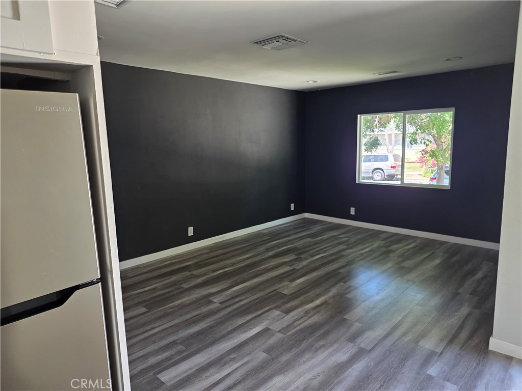 5779 Enfield Property Photo 6