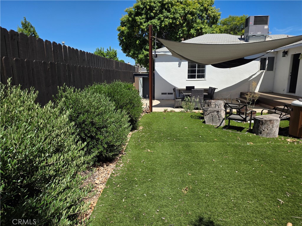 5779 Enfield Property Photo 8