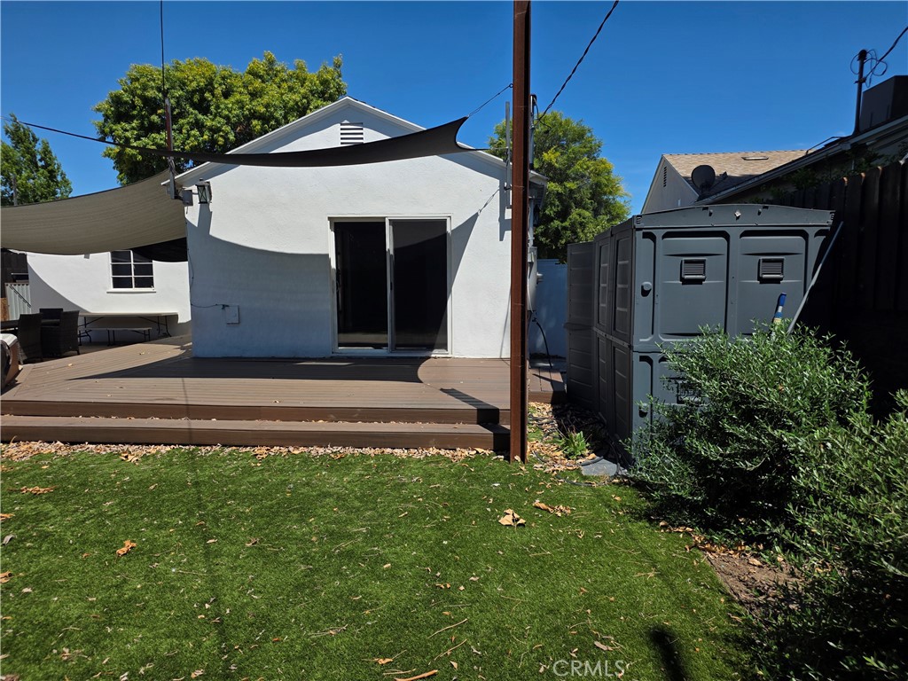 5779 Enfield Property Photo 11