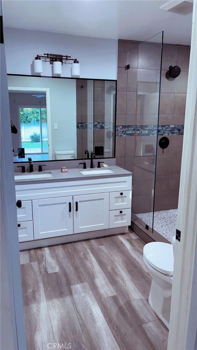 5779 Enfield Property Photo 18