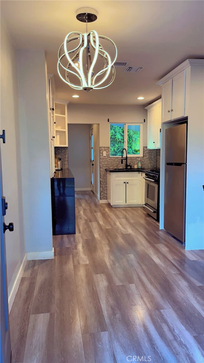 5779 Enfield Property Photo 28