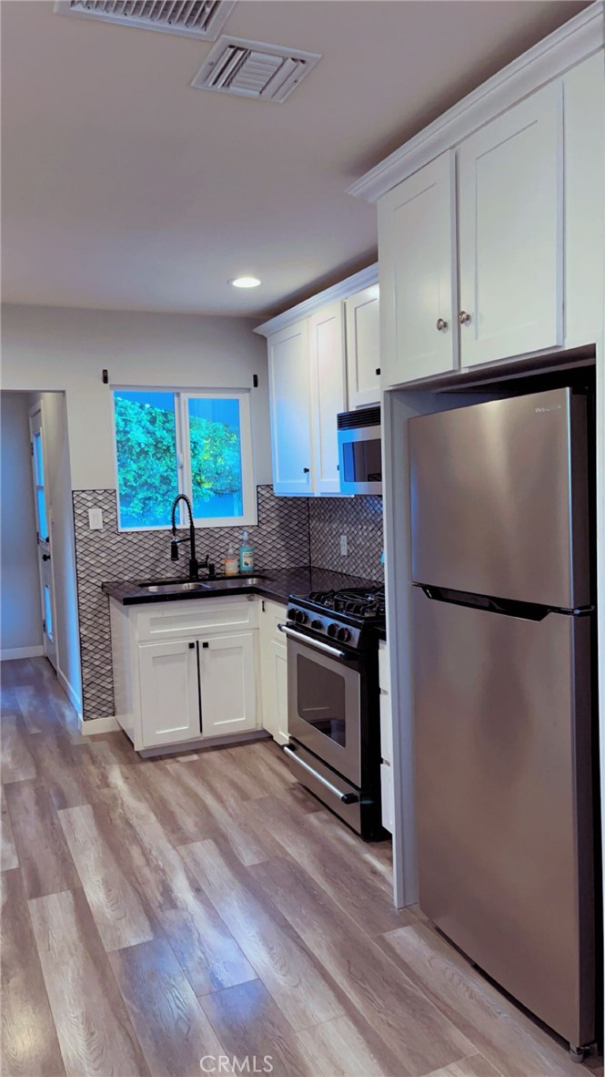 5779 Enfield Property Photo 30