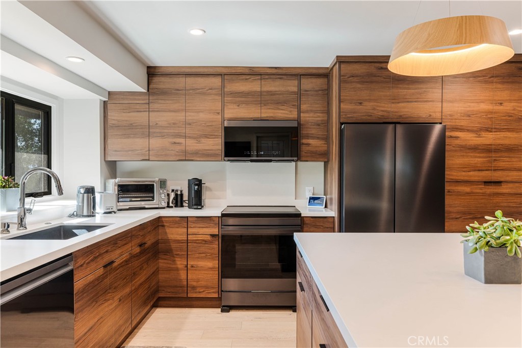 5950 Winnetka Property Photo 10