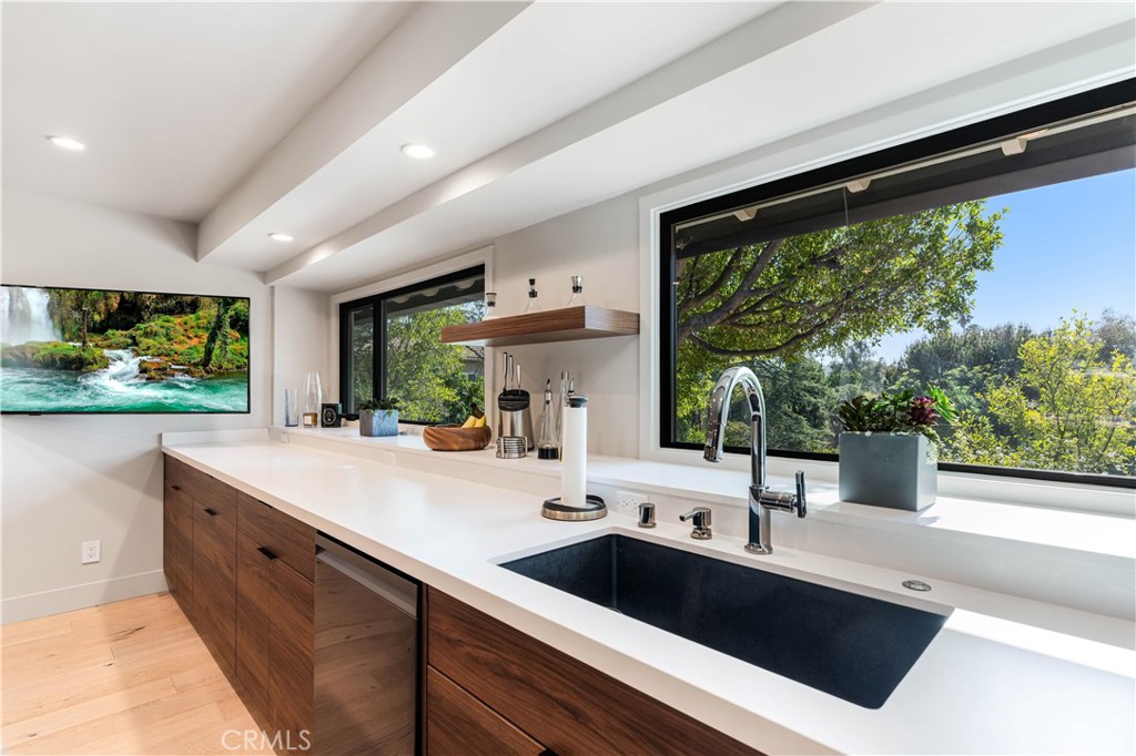 5950 Winnetka Property Photo 11