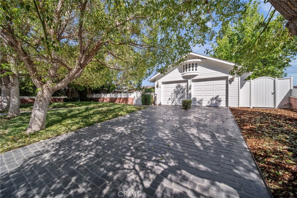 23414 Balmoral Property Photo 4