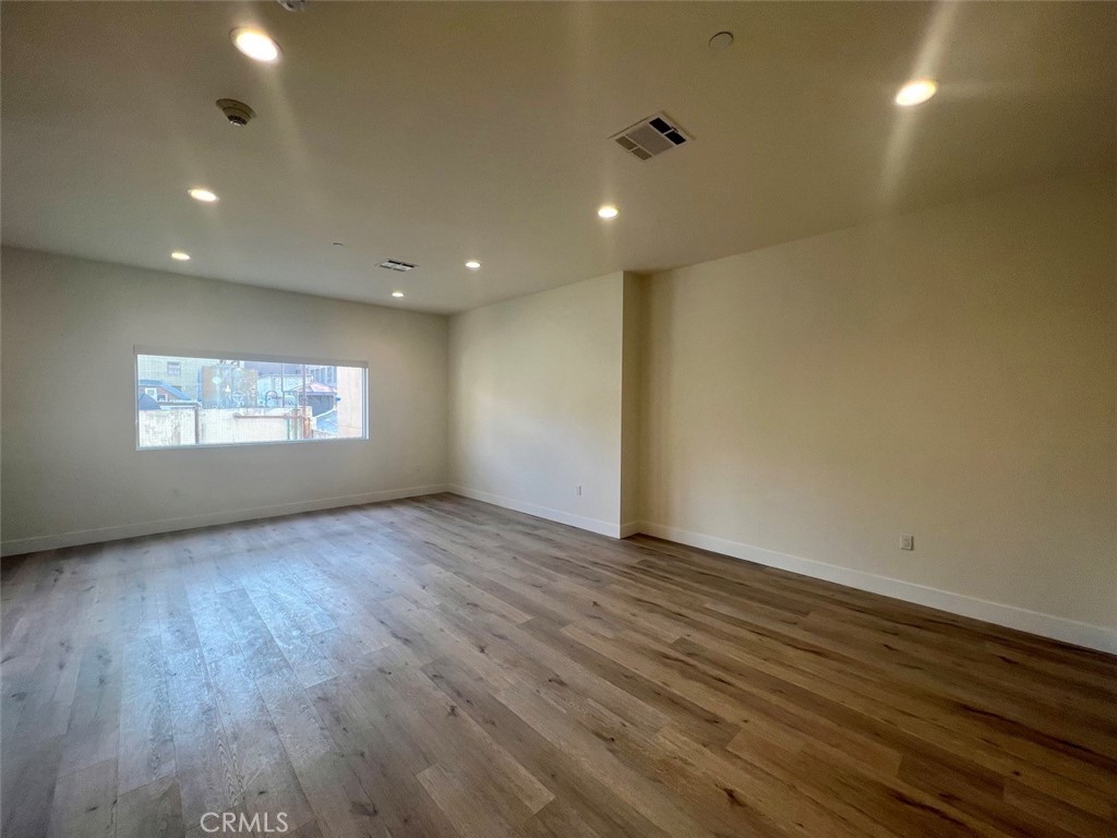 314 6th 609 Property Photo 5