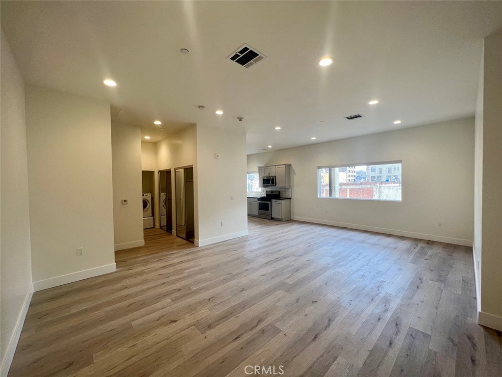 314 6th 609 Property Photo 6