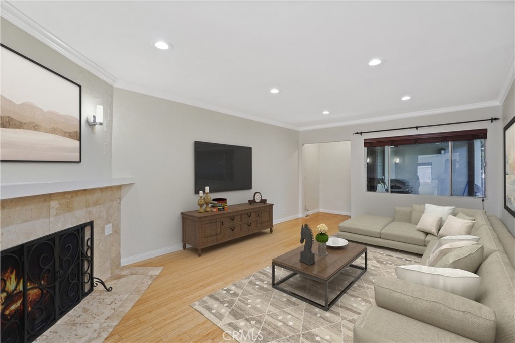 15457 Moorpark 5 Property Photo 1