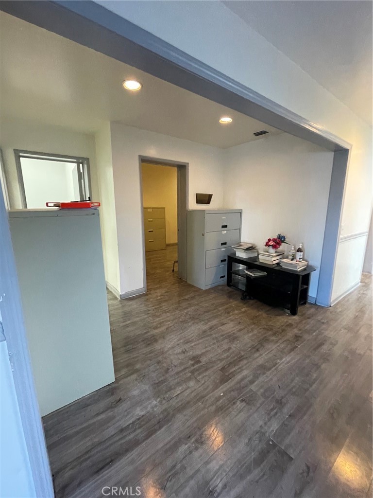715 N Ridgewood Place Property Photo 4