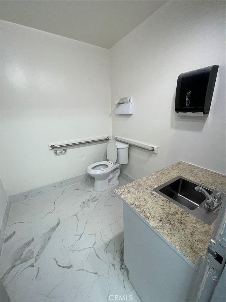 715 N Ridgewood Place Property Photo 7