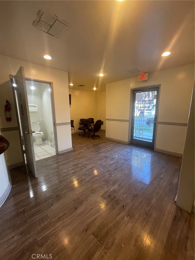 715 N Ridgewood Place Property Photo 13