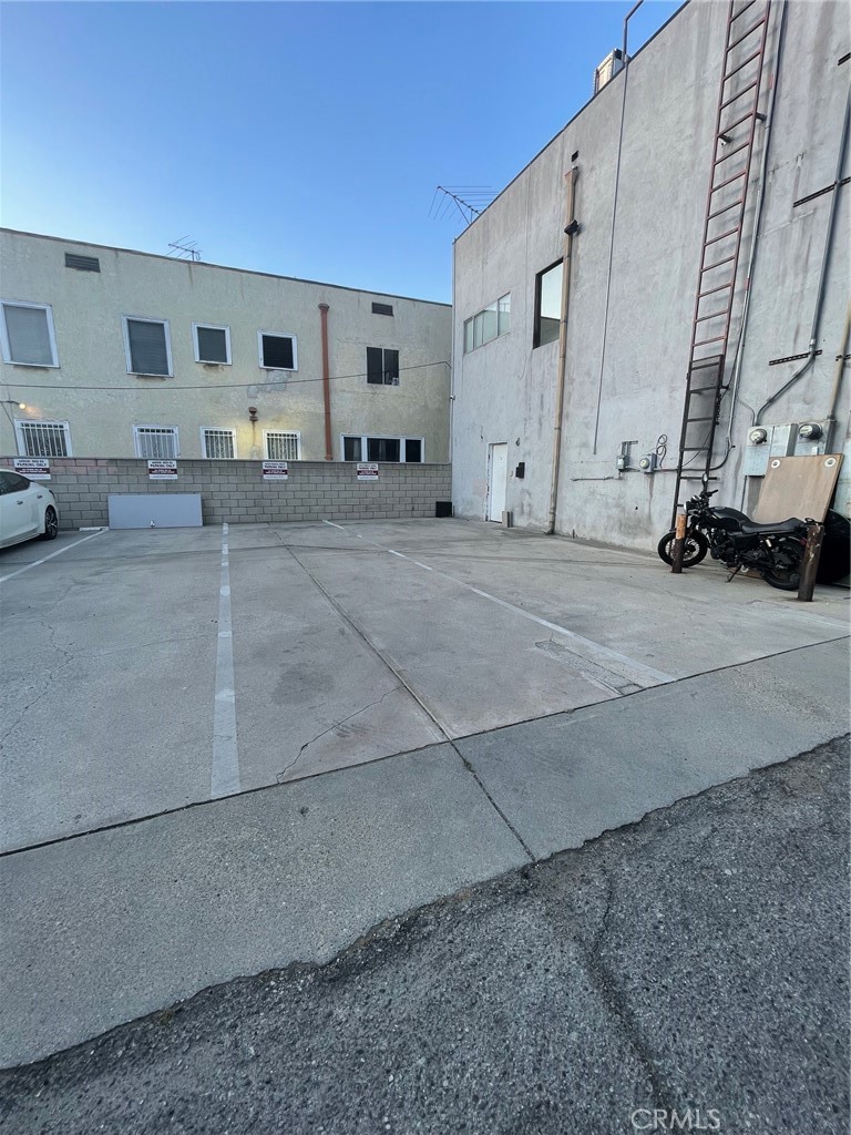 715 N Ridgewood Place Property Photo 16
