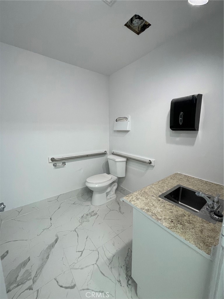 715 N Ridgewood Place Property Photo 17