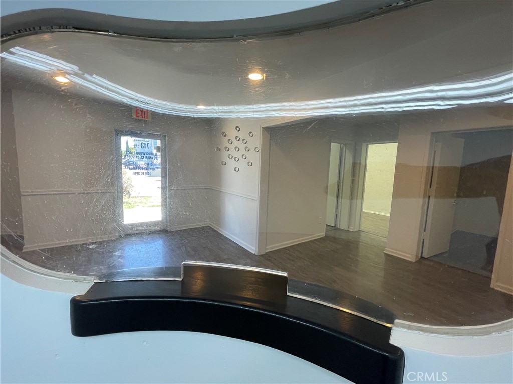 715 N Ridgewood Place Property Photo 18
