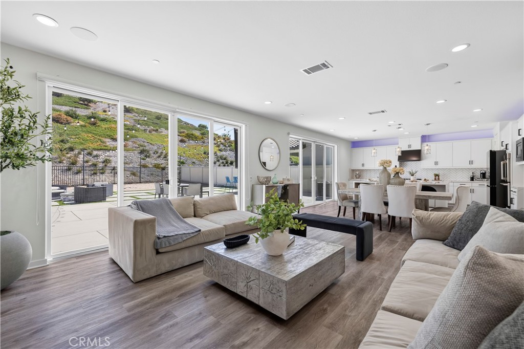 28588 Foothill Property Photo 8