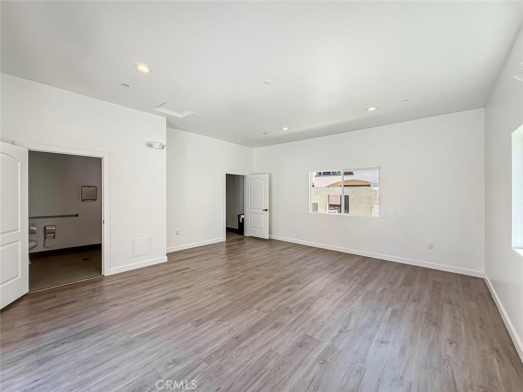 946 Warwick Property Photo 60