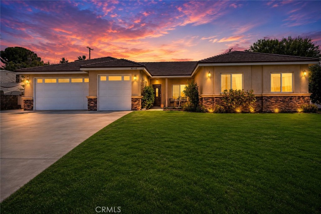 42165 Silver Puffs Property Photo 1