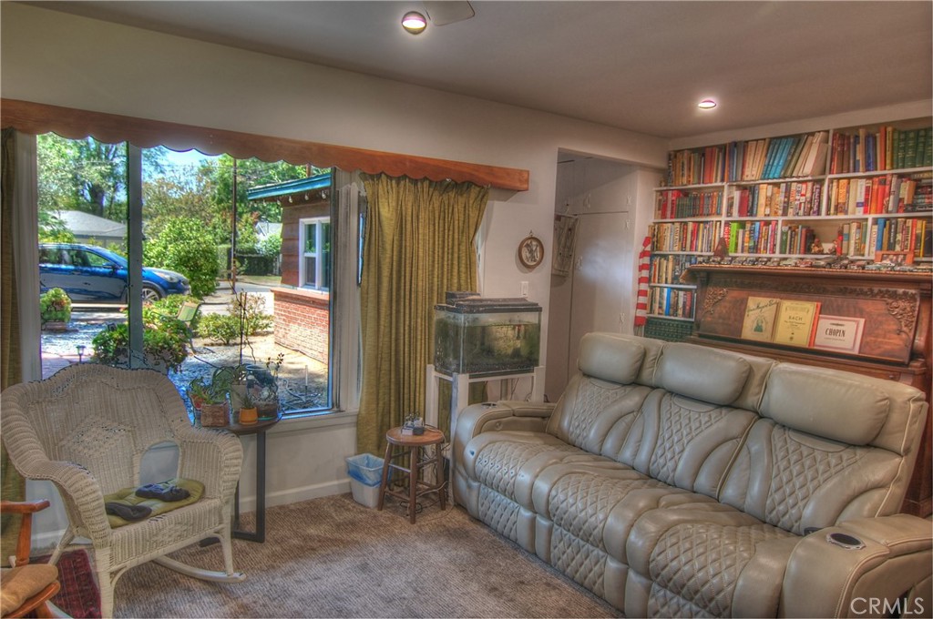 5314 Woodlake Property Photo 7