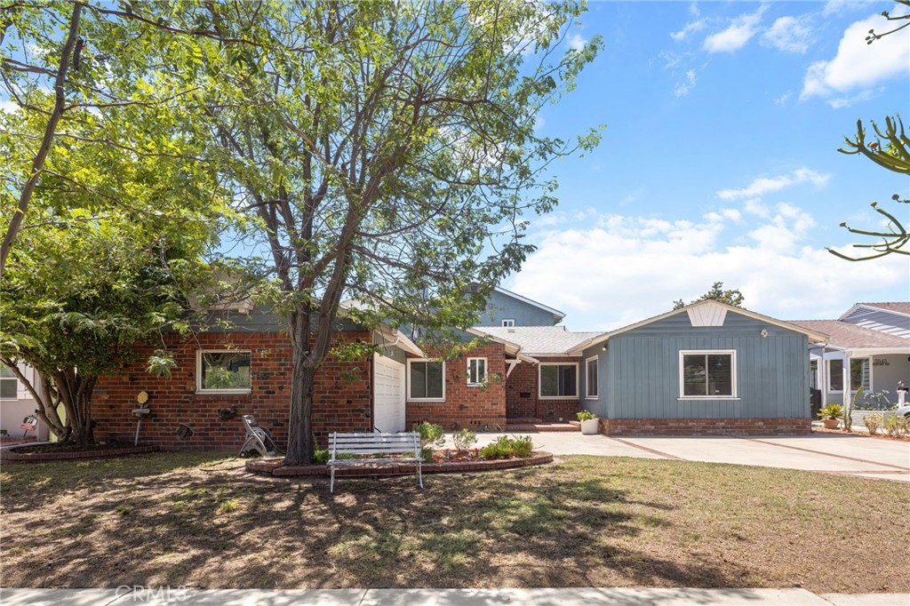 5841 Radford Avenue Property Photo 1