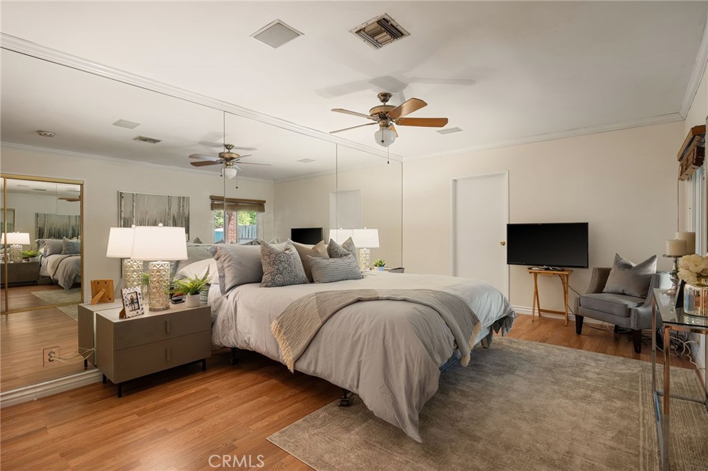 5841 Radford Avenue Property Photo 12