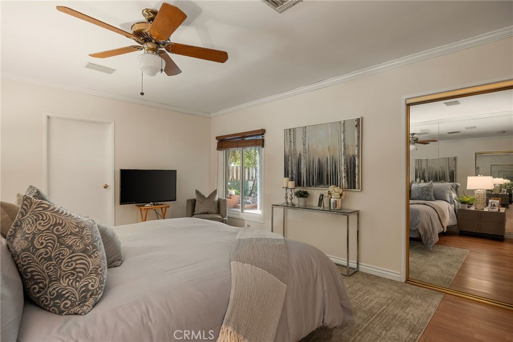 5841 Radford Avenue Property Photo 13
