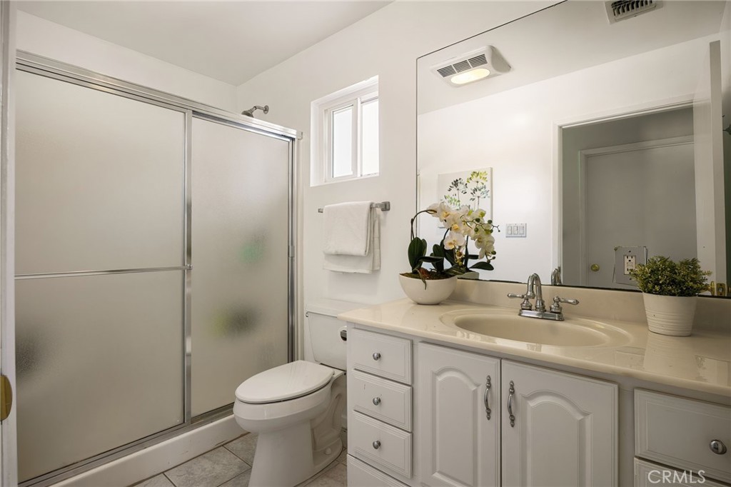 5841 Radford Avenue Property Photo 26