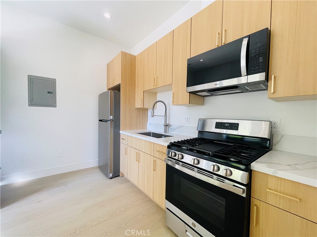 18225 Sugarman Property Photo 6