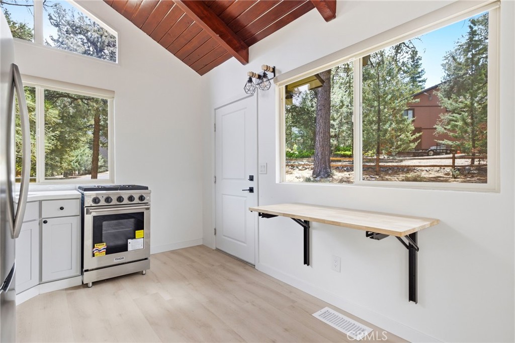 2009 Bernina Property Photo 7