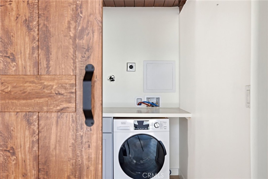 2009 Bernina Property Photo 17