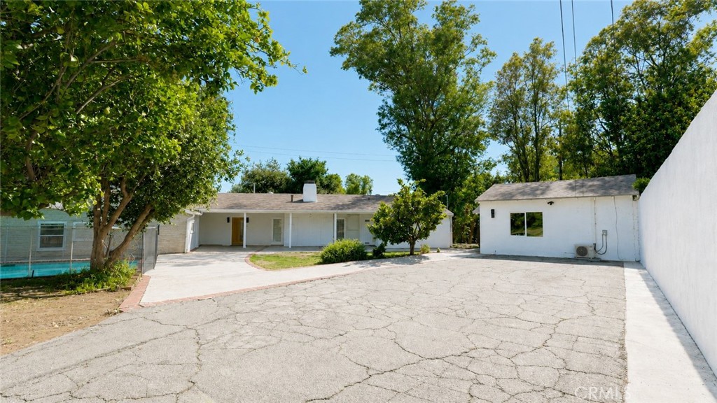 4711 Tyrone Property Photo 3