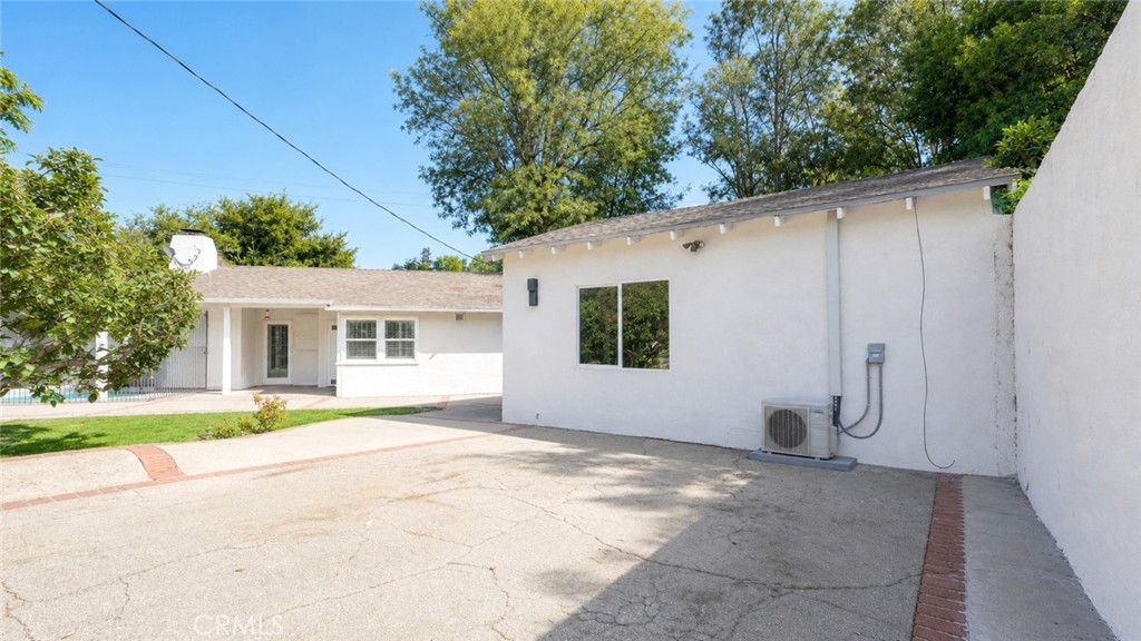 4711 Tyrone Property Photo 4