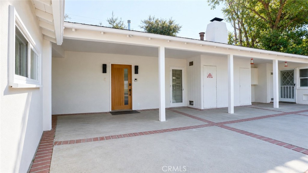 4711 Tyrone Property Photo 6