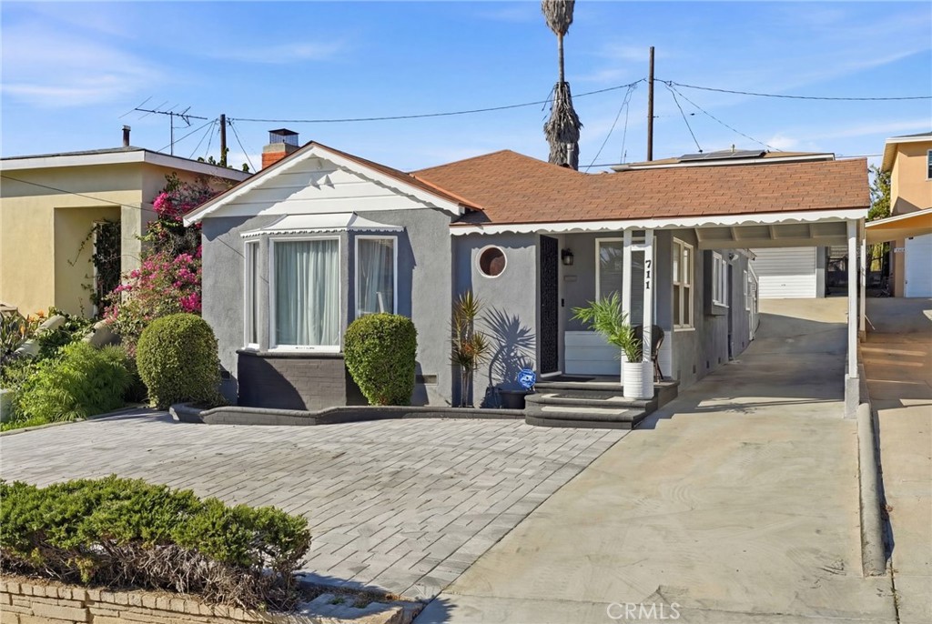 711 Stepney Street Property Photo 1