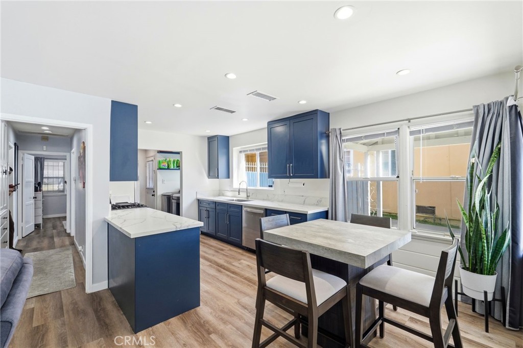 711 Stepney Street Property Photo 2
