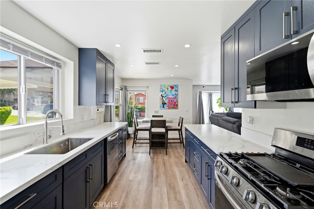711 Stepney Street Property Photo 3