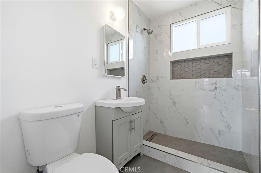 711 Stepney Street Property Photo 14