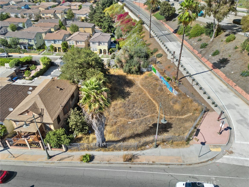 1623 E 1st Street Property Photo 4