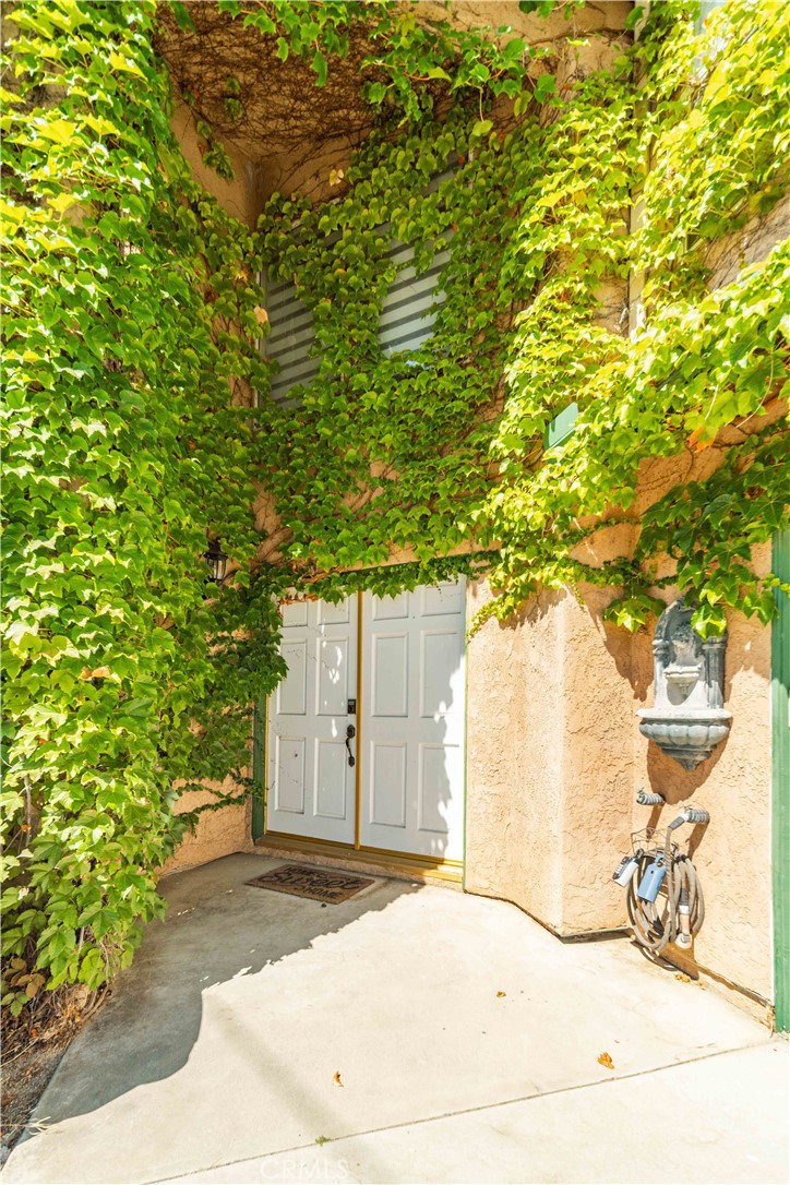 14738 Flintstone Drive Property Photo 3