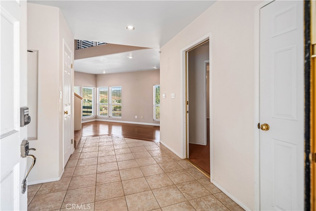 14738 Flintstone Drive Property Photo 4