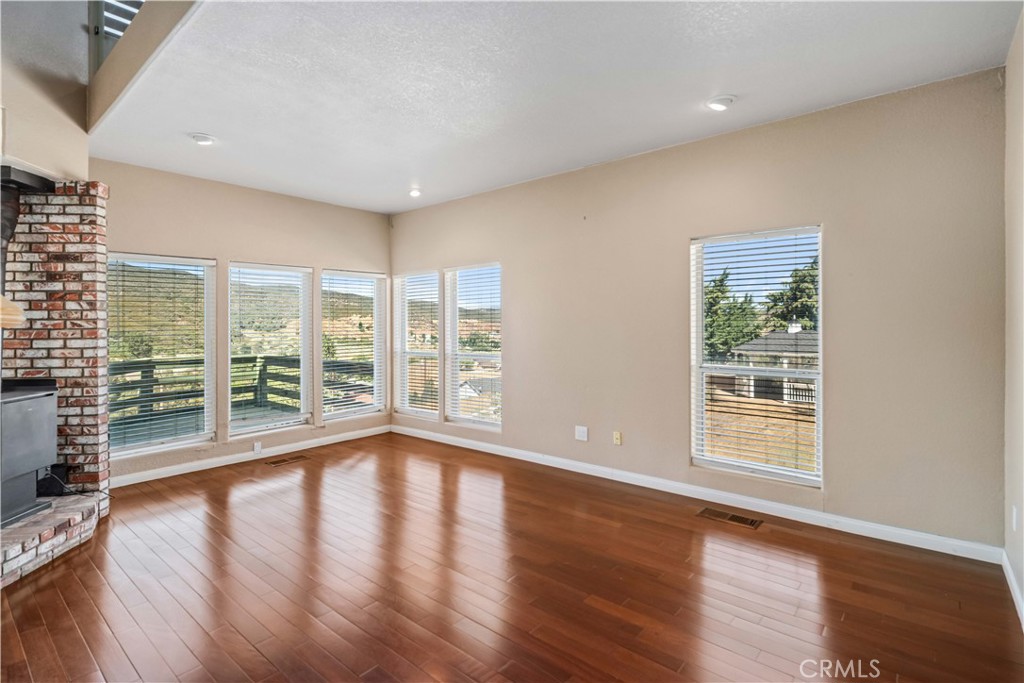 14738 Flintstone Drive Property Photo 5