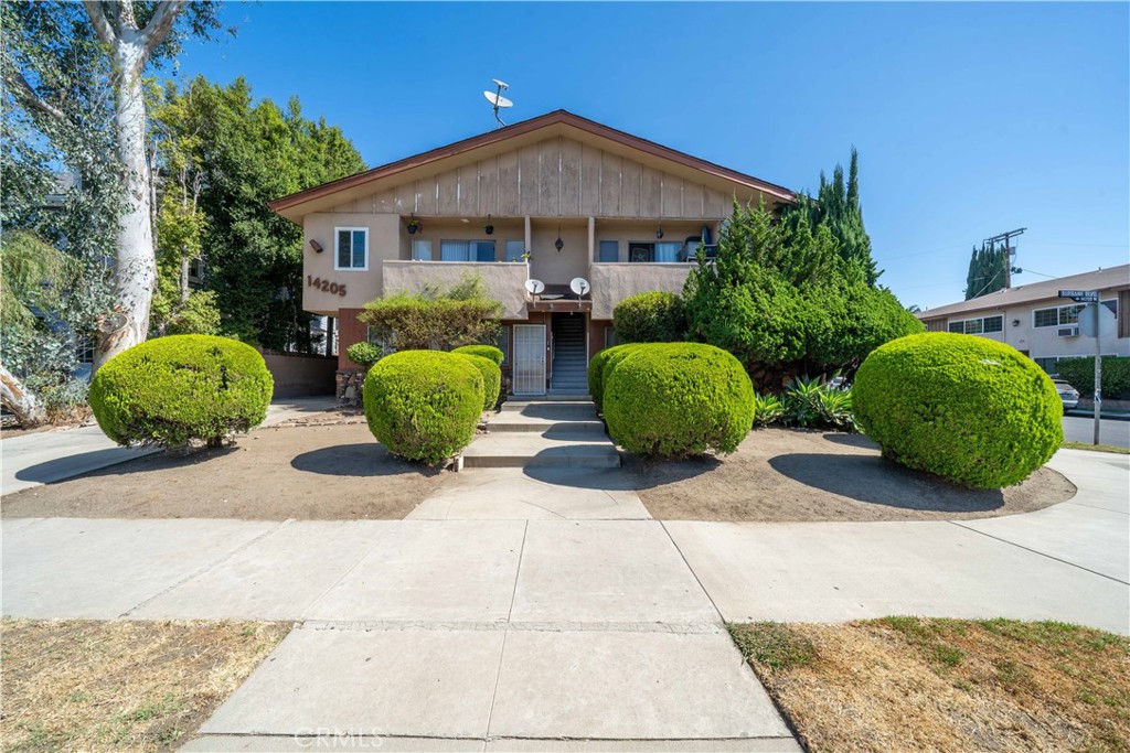 14205 Burbank Boulevard Property Photo 3
