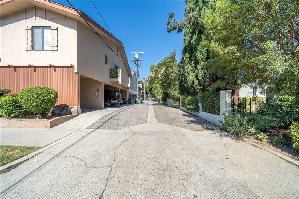 14205 Burbank Boulevard Property Photo 5