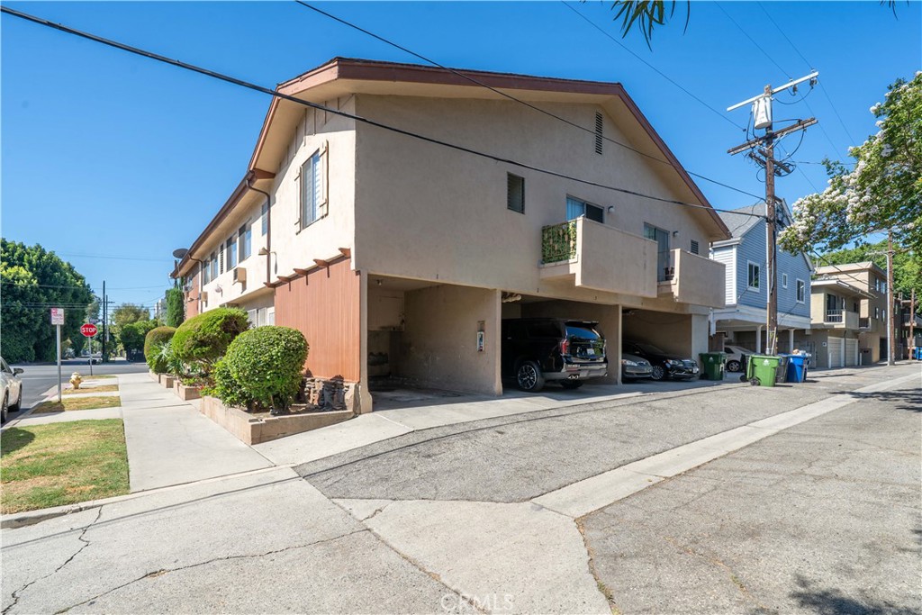 14205 Burbank Boulevard Property Photo 6