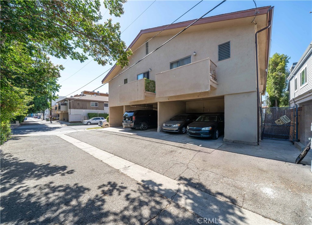 14205 Burbank Boulevard Property Photo 8